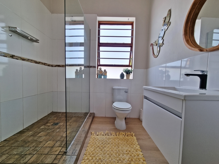 4 Bedroom Property for Sale in Wavecrest Eastern Cape